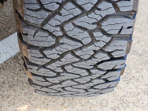 Used 2024 Chevrolet Silverado 2500 Custom w/ Custom Convenience Package image 11