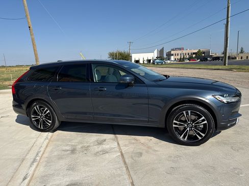 Used 2018 Volvo V90 T5 Cross Country w/ Convenience Package image 7