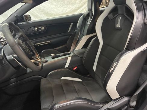 Used 2021 Ford Mustang Shelby GT500 w/ Carbon Fiber Track Pack RWD image 21