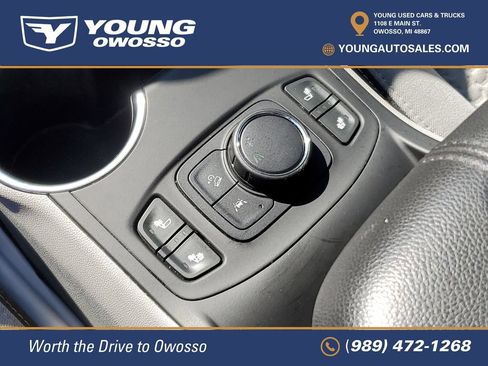 Used 2020 GMC Terrain SLE w/ Driver Convenience Package FWD image 19