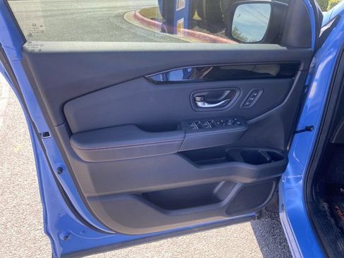Used 2025 Honda Pilot TrailSport image 16