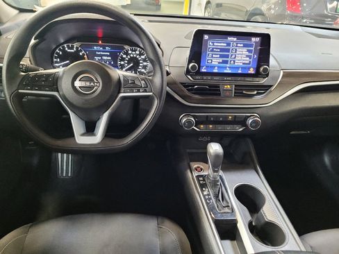 Used 2025 Nissan Altima 2.5 SV FWD image 22