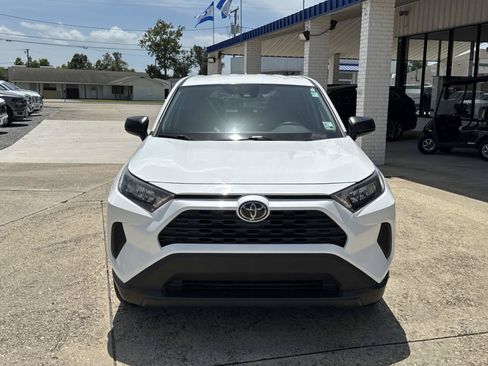 Used 2022 Toyota RAV4 LE FWD image 2