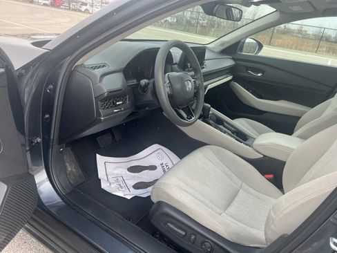 Used 2023 Honda Accord EX image 10