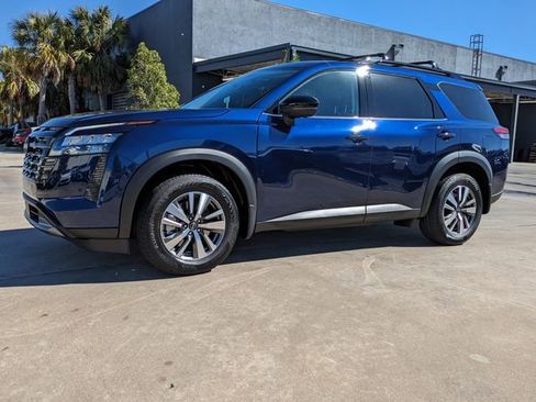 New 2026 Nissan Pathfinder SL FWD image 10