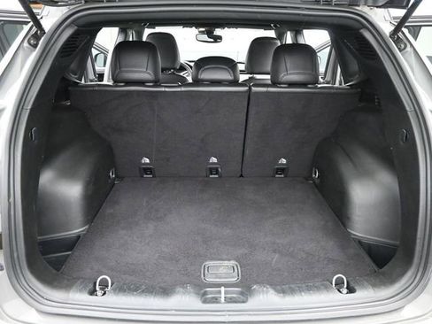 Used 2024 Jeep Compass Limited image 17