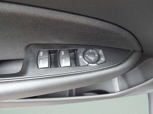 Used 2018 Buick Regal Preferred image 16