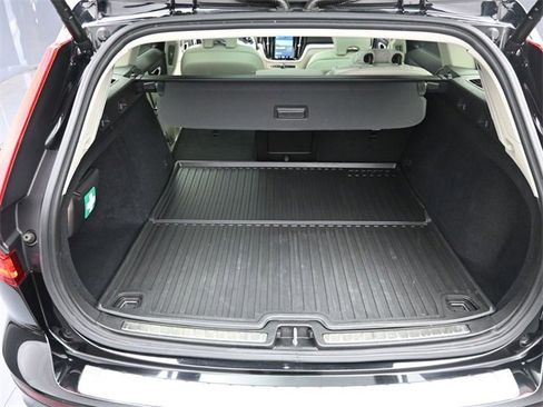 Used 2024 Volvo V60 B5 Cross Country Plus image 24