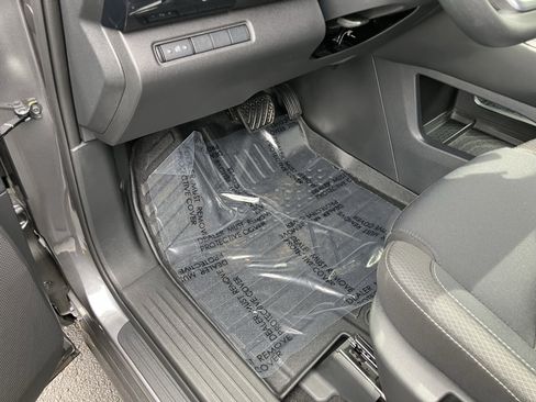 Used 2025 Nissan Pathfinder S FWD image 18