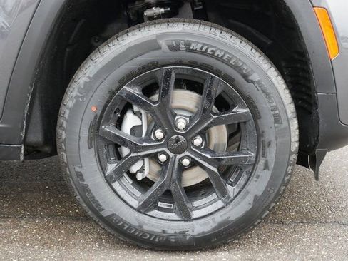 New 2026 Jeep Grand Cherokee Altitude image 11