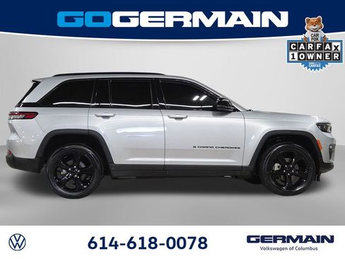 Used 2024 Jeep Grand Cherokee Limited w/ Black Appearance Package AWD/4WD image 7