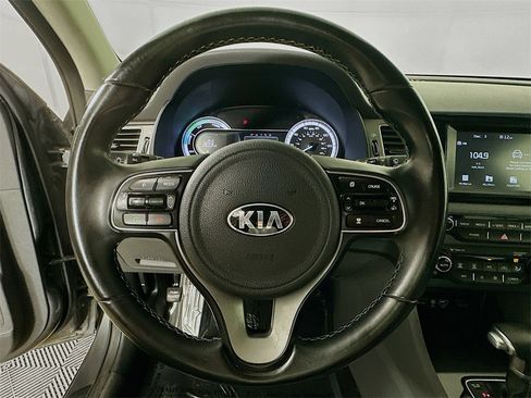 Used 2017 Kia Niro LX image 13