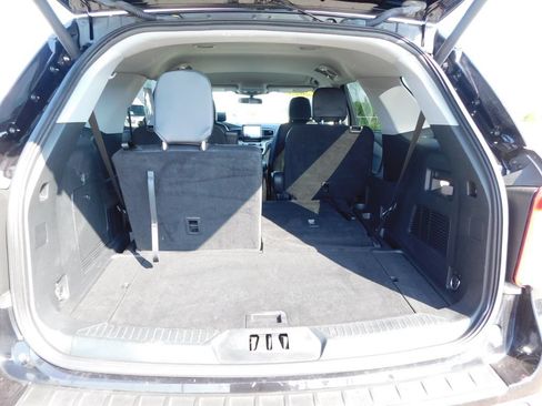Used 2023 Ford Explorer XLT w/ Equipment Group 202A AWD/4WD image 28