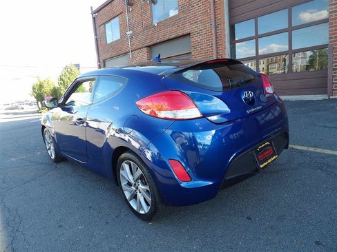 Used 2017 Hyundai Veloster FWD image 4