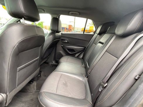 Used 2021 Chevrolet Trax LT w/ Sport Edition FWD image 28