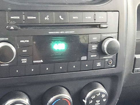 Used 2017 Jeep Patriot Sport FWD image 25