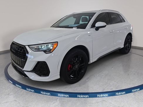 Used 2022 Audi Q3 2.0T Premium w/ Convenience Package AWD/4WD image 1
