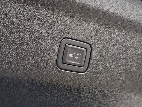 Used 2024 GMC Yukon XL SLT w/ SLT Luxury Package image 29