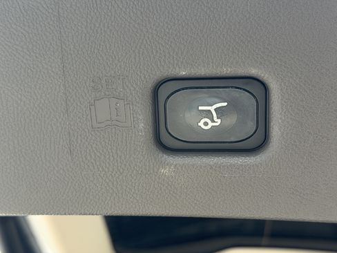 Used 2023 Lincoln Nautilus Reserve FWD image 13