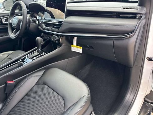 New 2026 Jeep Compass Latitude AWD/4WD image 15