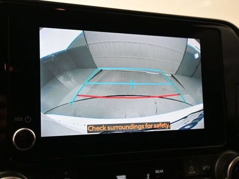 Used 2023 Toyota Highlander XLE FWD image 26