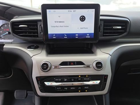 Used 2024 Ford Explorer XLT RWD image 28