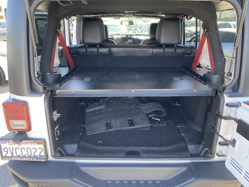 Used 2018 Jeep Wrangler Unlimited Rubicon AWD/4WD image 19