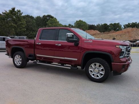 Used 2025 Chevrolet Silverado 2500 High Country w/ Technology Package AWD/4WD image 2