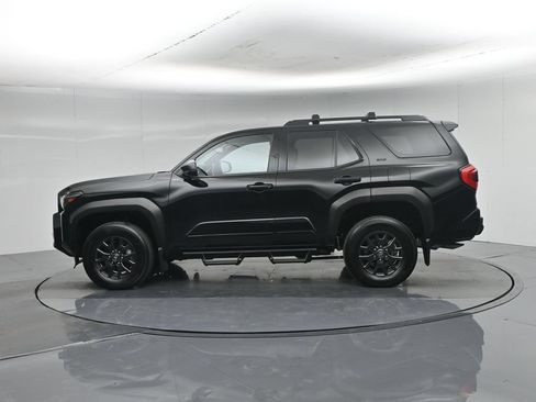Used 2025 Toyota 4Runner SR5 AWD/4WD image 33