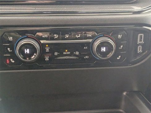 Used 2024 Chevrolet Silverado 2500 ZR2 w/ Technology Package image 24