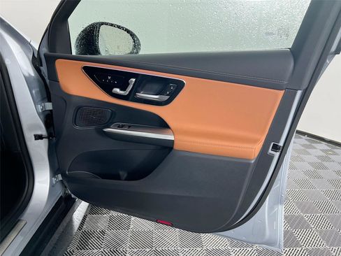 Used 2025 Mercedes-Benz GLC 300 4MATIC image 26