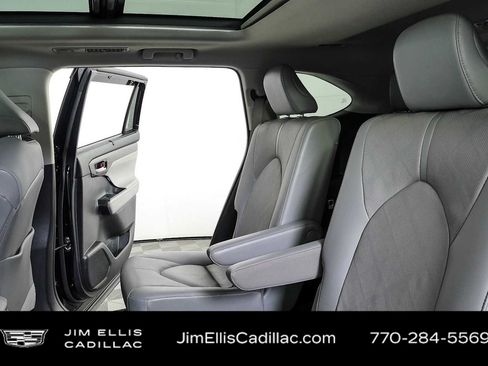 Used 2021 Toyota Highlander Platinum AWD/4WD image 21