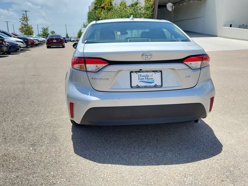 Used 2024 Toyota Corolla LE FWD image 5