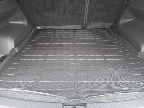 Used 2024 Volkswagen Atlas Cross Sport SE FWD image 33