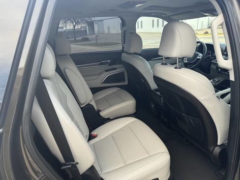 Used 2020 Kia Telluride S image 16