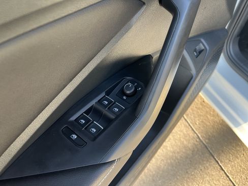 Certified 2025 Volkswagen Jetta S FWD image 13