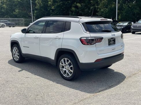 Used 2024 Jeep Compass Latitude AWD/4WD image 8