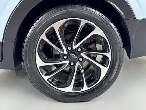Used 2023 Chevrolet Bolt EUV Premier w/ Sun & Sound Package FWD image 9