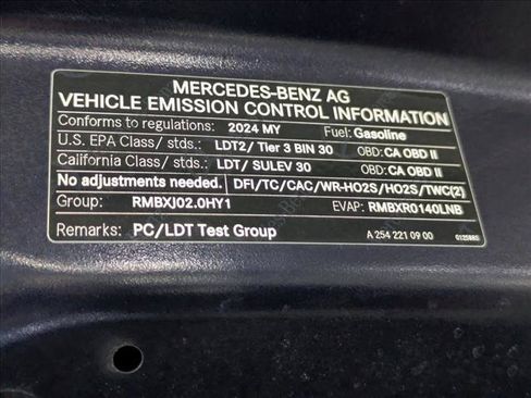 Used 2024 Mercedes-Benz GLC 300 4MATIC image 25