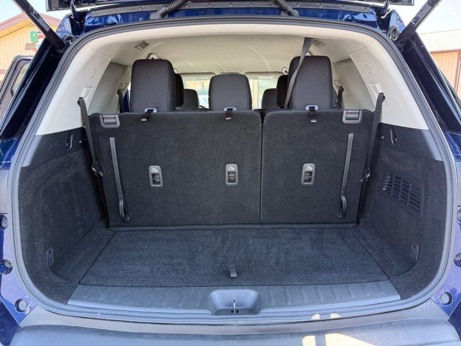 Used 2025 Nissan Pathfinder SV FWD image 30