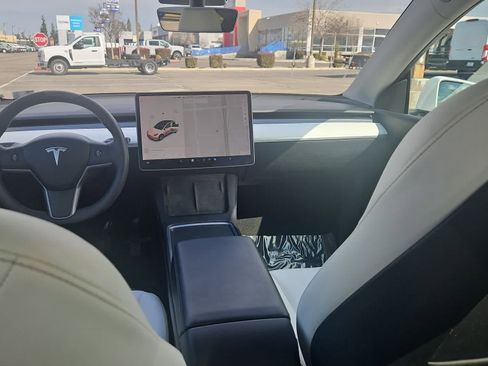 Used 2021 Tesla Model Y Long Range image 10