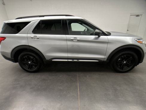 Used 2023 Ford Explorer XLT w/ Equipment Group 202A AWD/4WD image 10
