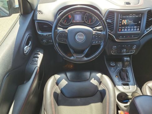 Used 2020 Jeep Cherokee Trailhawk w/ Technology Group AWD/4WD image 14