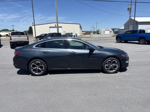 Used 2021 Chevrolet Malibu LT FWD image 2