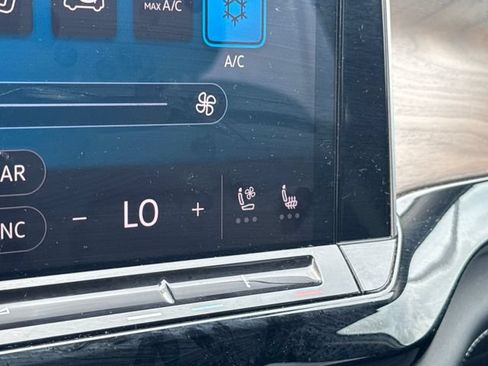 Used 2024 Volkswagen Atlas SE FWD image 21