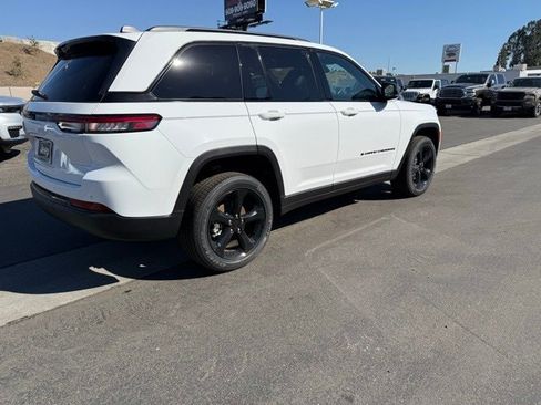 New 2025 Jeep Grand Cherokee Altitude image 6