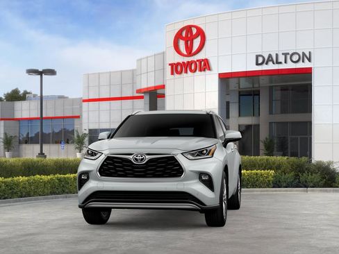 New 2026 Toyota Highlander Platinum image 19