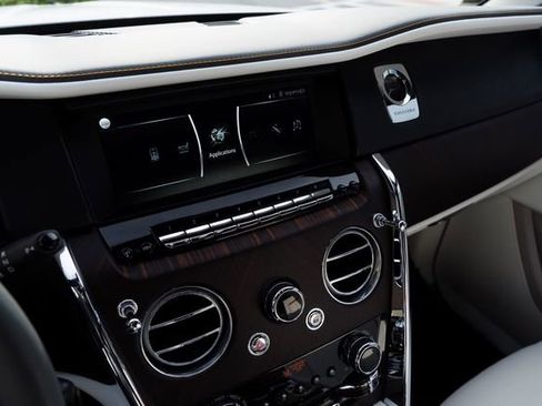 Used 2023 Rolls-Royce Cullinan w/ Cullinan Package image 36