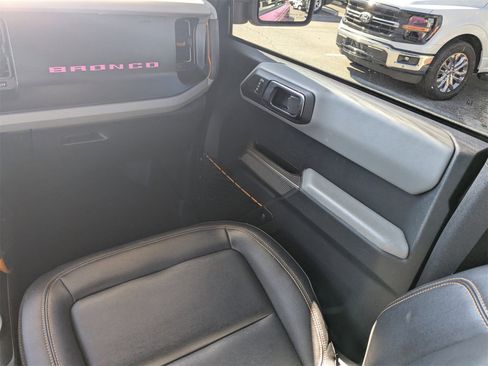 Used 2023 Ford Bronco Badlands w/ Sasquatch Package image 18