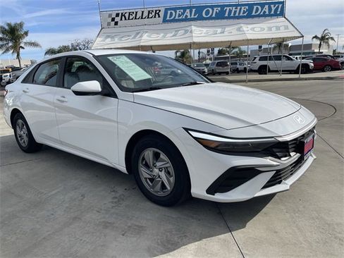 Used 2025 Hyundai Elantra SE image 2